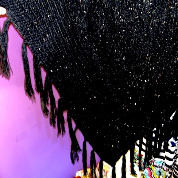 Beautiful black w/ gold sequins shawl. Perfect paired with leggings & jeans!NWOT - Picture 5 of 7
